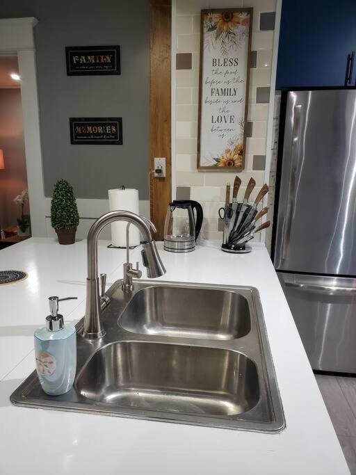 Private & Comfortable Full House Near Royal Alexandra Hospital Stadium Downtown & Mall Access * Edmonton